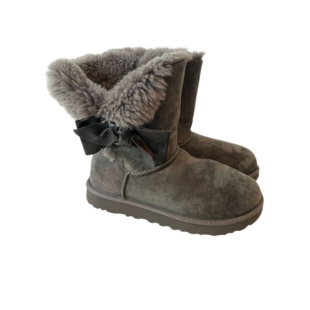 UGG Boots Women Size 7 Classic Short Gray Sheepskin‎ Fur Cozy Outdoor Classic